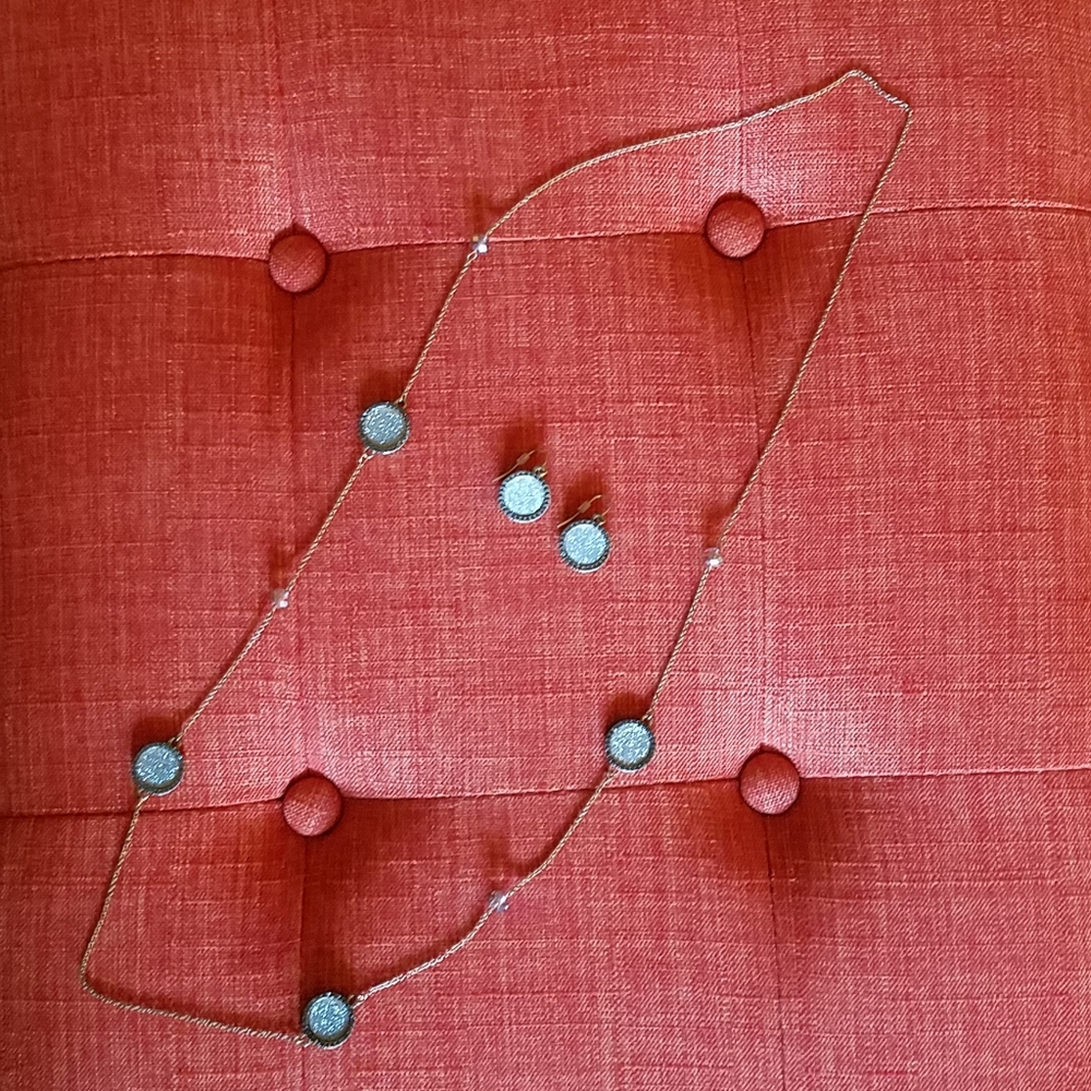Necklace and earring set